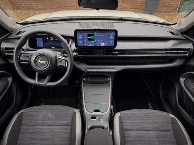 Jeep Avenger Longitude 54 kWh - SOH 96,94%, Warmtepomp, Airco, Navi, Isofix, Keyless, LED, 18DKM!