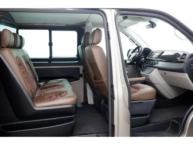 Volkswagen Transporter T6 2.0 TDI 150pk Lang D.C. Highline LED/Navi/ACC/2x Schuifdeur 06-2017