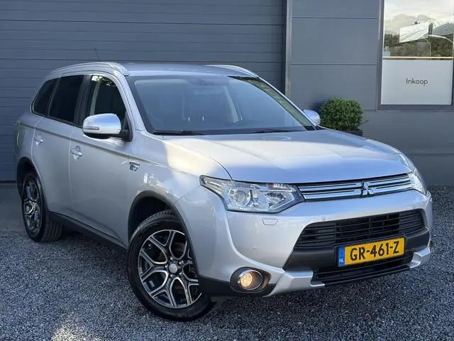Mitsubishi Outlander 2.0 PHEV Executive Edition X-Line ✓Camera✓Keyless✓Navi✓Trekhaak✓Clıma✓Cruise✓Pd...
