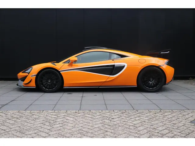 McLaren 620R 620R 3.8 V8 | R-PACK | ROOFSCOOP | LIFT | BOWERS & WILKINS | FIRST OWNER |