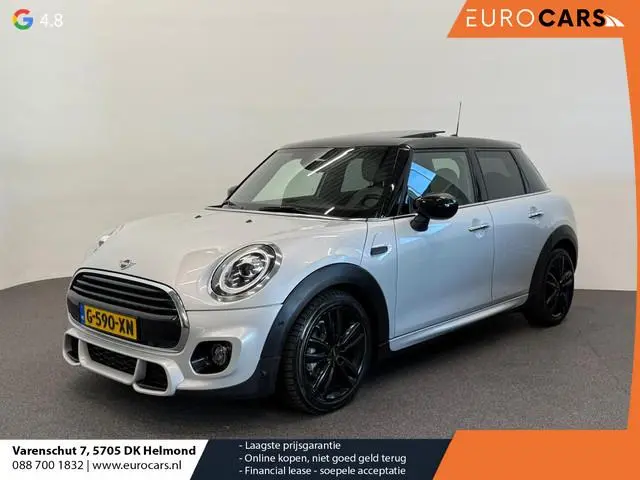 MINI 5-Deurs 1.5 Cooper John Cooper Works Automaat Panoramadak Navigatie Camera Parkeersensoren Crui...