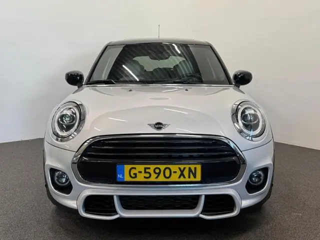 MINI 5-Deurs 1.5 Cooper John Cooper Works Automaat Panoramadak Navigatie Camera Parkeersensoren Crui...