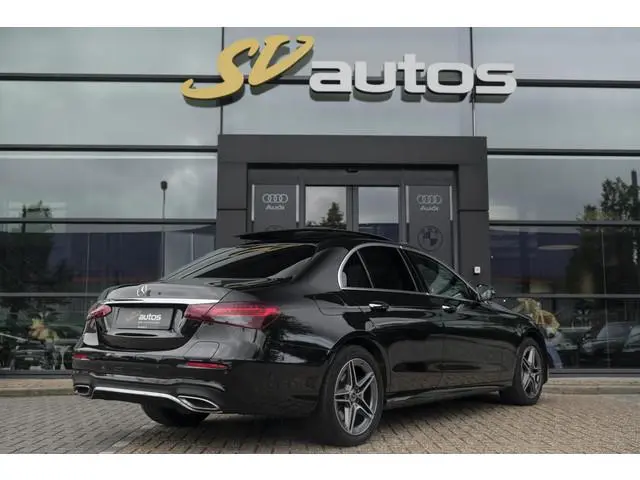 Mercedes-Benz E-klasse E300e AMG 320pk Panoramadak Burmester Widescreen Leder NLauto 1e Eigenaar!