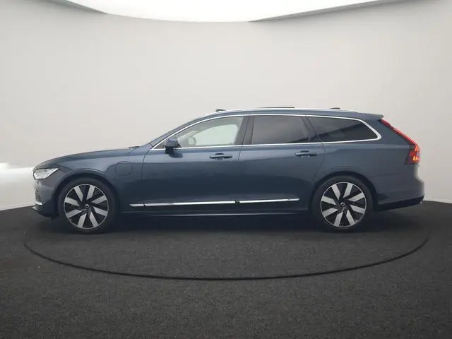 Volvo V90 T6 AWD Plus Bright LONG RANGE PHEV 350pk Dealer O.H. | Trekhaak Af Fabriek | Panodak | Ada...