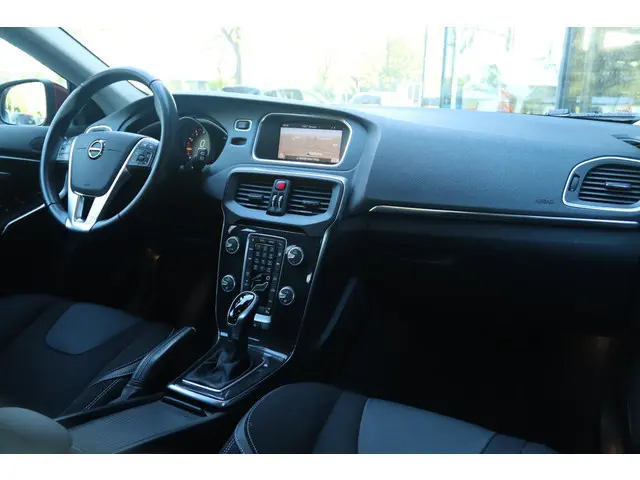 VOLVO V40 1.5 T2 NORDIC+ ORIG. NL | CAMERA | LED | STOELVERW. | CRUISE | STANDKACHEL | CLIMATE