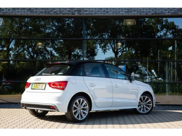 Audi A1 Sportback 1.2 TFSI Admired , Cruise control, Leer, Navigatie,