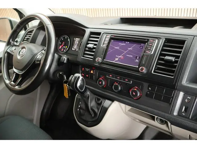 Volkswagen Transporter 2.0 TDI 150pk DSG L2H1 Highline MARGE Stoelverwarming Trekhaak LED Adaptive c...