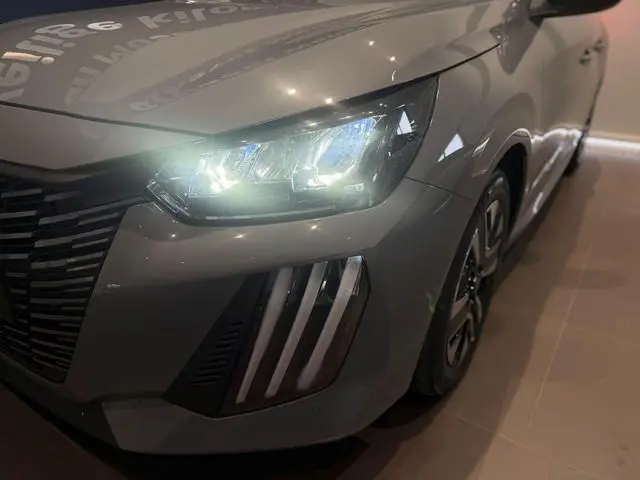 Peugeot 208 1.2 PureTech 100 Allure | Apple Carplay/Android Auto | Parkeersensoren | Lichtmetalen ve...