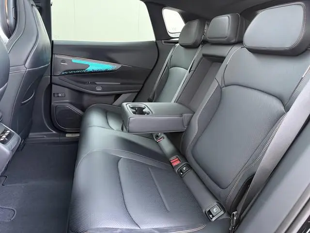 Lynk & Co 08
