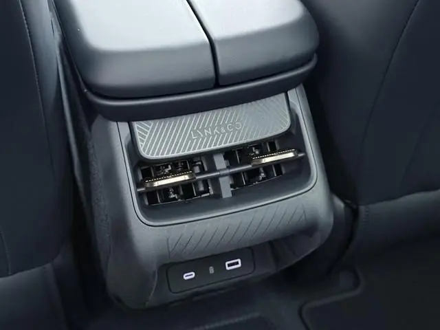 Lynk & Co 08