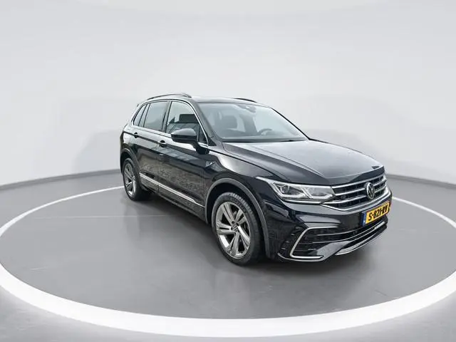 Volkswagen Tiguan 1.4TSIeHybrid 180kW/245PK R-Line Business · Panoramadak · Trekhaak · Apple/Android...