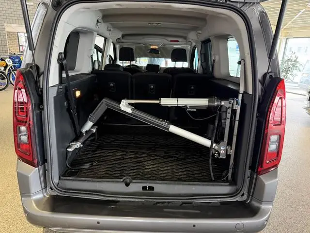Toyota PROACE CITY Verso 1.2 Turbo 130pk Active Long 7 persoons / rolstoel lift / vaste prijs rijkla...