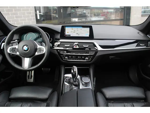 BMW 5-serie Touring 520d High Executive / M Sport / Panoramadak / N.A.P.