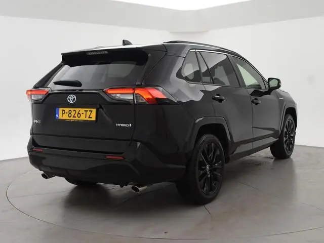 Toyota RAV4 2.5 HYBRID 218 PK AUT. BLACK EDITION + 19 INCH | ADAPTIVE CRUISE | CAMERA | STUUR/STOELV...