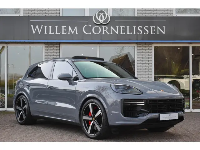 Porsche Cayenne 4.0 Turbo E-Hybrid Sport Chrono Pano PASM ACC Zitklima Bose Sound