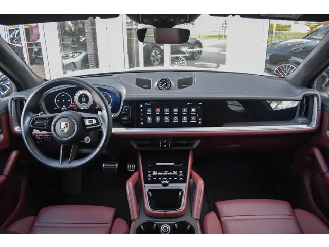 Porsche Cayenne 4.0 Turbo E-Hybrid Sport Chrono Pano PASM ACC Zitklima Bose Sound