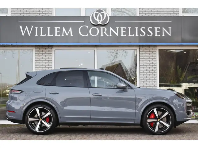 Porsche Cayenne 4.0 Turbo E-Hybrid Sport Chrono Pano PASM ACC Zitklima Bose Sound