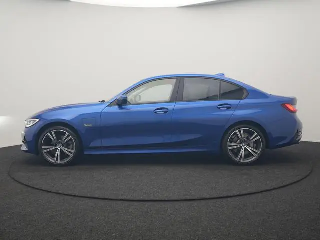 BMW 3-serie 320e PHEV 204pk Dealer O.H | Head Up | Adaptive Cruise | Camera | Adaptief Onderstel | L...