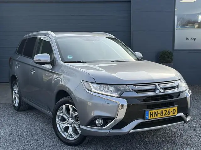 Mitsubishi Outlander 2.0 PHEV Business Edition 2e Eigenaar,Navi,Camera,Trekhaak,Keyless,Halfleder-Al...