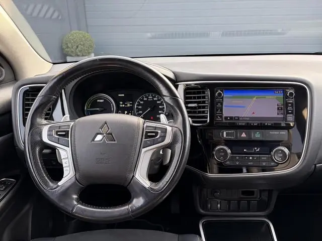 Mitsubishi Outlander 2.0 PHEV Business Edition 2e Eigenaar,Navi,Camera,Trekhaak,Keyless,Halfleder-Al...