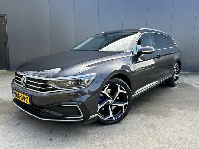 Volkswagen Passat Variant 1.4 TSI GTE 1e EIGENAAR HIGHLINE ALCANTARA MASSAGE STOEL NAVI ADAPT CRUISE...