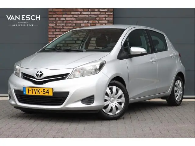 Toyota Yaris 1.3 VVT-i Aspiration | Automaat | Cruise Control | Camera | Airco | Navi | Bluetooth |