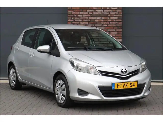 Toyota Yaris 1.3 VVT-i Aspiration | Automaat | Cruise Control | Camera | Airco | Navi | Bluetooth |