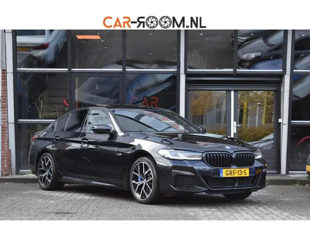 BMW 5-serie 530e Business Edition Plus M-Pakket HUD Pano Kuipstoelen ACC H&K