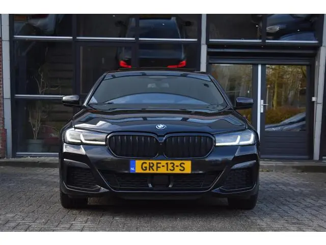BMW 5-serie 530e Business Edition Plus M-Pakket HUD Pano Kuipstoelen ACC H&K