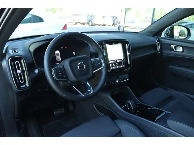 VOLVO C40 SINGLE MOTOR EXTENDED RANGE PLUS 82KWH | PANO | CARPLAY | ACC | LED | KEY-LESS | VIRT. COC...
