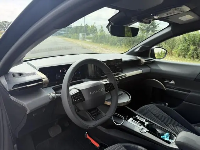Lancia Ypsilon