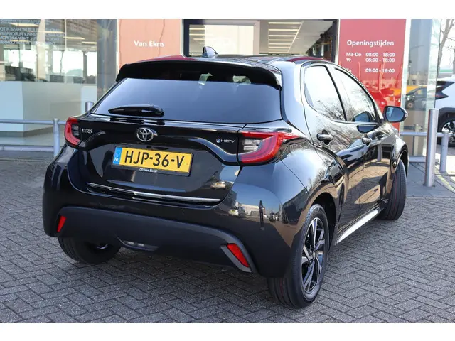 Toyota Yaris 1.5 Hybrid 115 Dynamic, Comfort Pack , Nu met €2227 demovoordeel