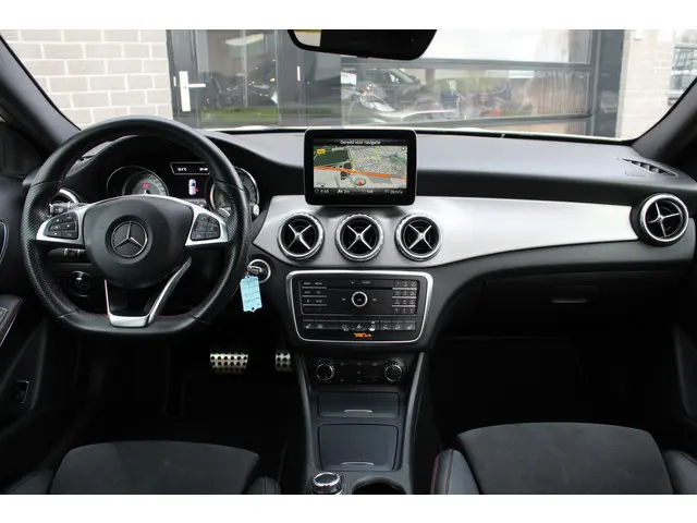 Mercedes-Benz GLA-klasse 250 4Matic AMG / Camera / Trekhaak / Xenon