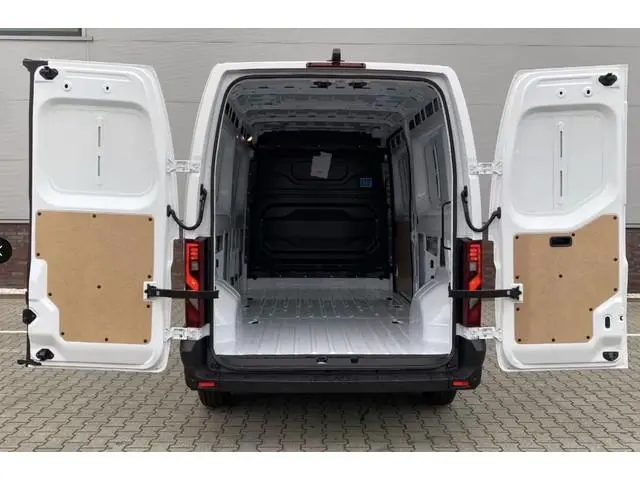 Renault Master 2.3 dCi L3H2 Tekna