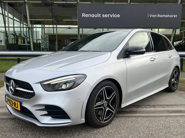 Mercedes-Benz B-klasse 220 Launch Edition Premium AMG Night / 190PK / Trekhaak / Stoelverw. /