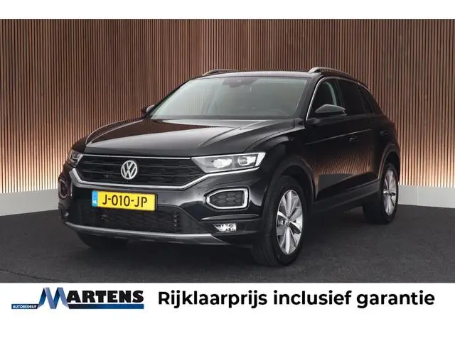Volkswagen T-Roc 1.5 TSI 150pk DSG Style Trekhaak Camera Stoelverwarming Panoramadak LED