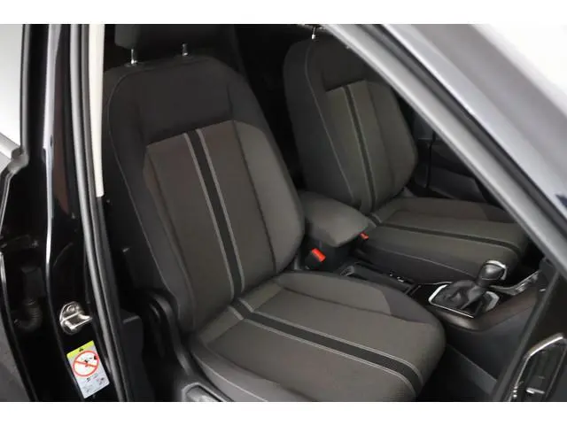 Volkswagen T-Roc 1.5 TSI 150pk DSG Style Trekhaak Camera Stoelverwarming Panoramadak LED