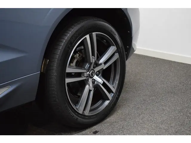 Volvo XC60 T8 408pk AUT8 Twin Engine AWD Inscription Luchtvering/ Trekhaak 2100kg/ Adapt. Cruise/ Pa...