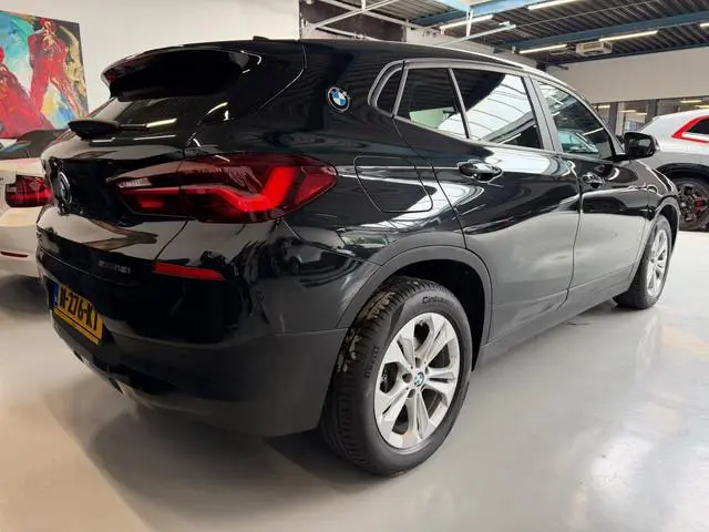 BMW X2 sDrive18i Sport Line Panoramadak Trekhaak LED Sportstoelen
