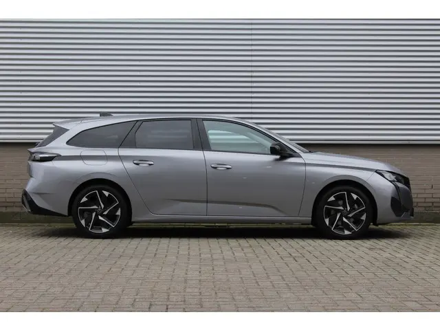 Peugeot 308 SW 1.2 PureTech 130PK Allure | Navigatie | Led | Camera | BLIS | Adaptieve Cruise