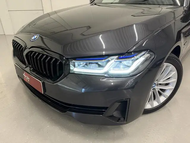 BMW 5-serie Touring 530e xDrive High exe PANO/TREKHAAK/H&K/LASER/360CAMERA/SOH 88%/HEAD-UP/ACC/LEER-...