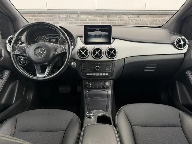 Mercedes-Benz B-klasse 180 Ambition | Panorama | Trekhaak | Navi | LED