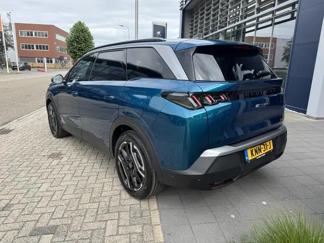 Peugeot e-5008 Allure Long Range 97 kWh 7p