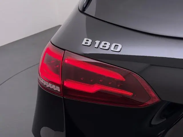 Mercedes-Benz B-klasse 180 AMG line | Pano Memory Multibeam Keyless