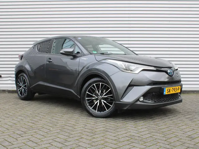Toyota C-HR 1.8 Hybrid Executive | Trekhaak | Stuur-/stoelverwarming | 18" LM | Camera | Cruise adap...