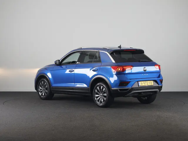 Volkswagen T-Roc 1.0 TSI Style Business 110 PK | Navigatie | Parkeersensoren | Camera | Digitaal das...