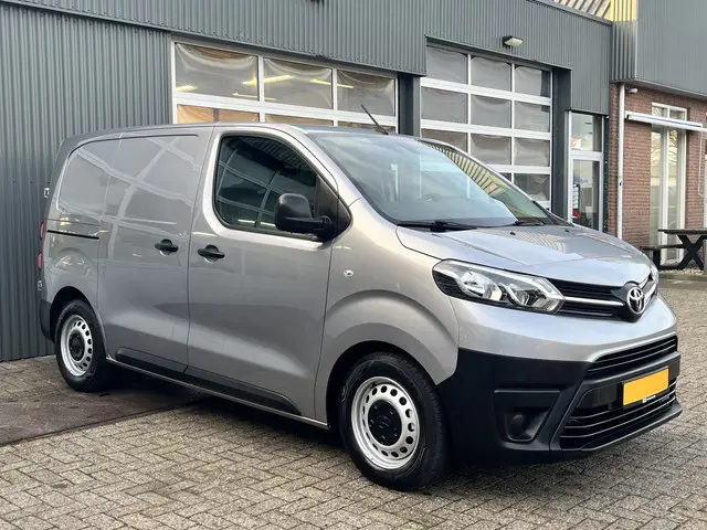 Toyota ProAce 1.5 BlueHDI Worker Marge BTW en BPM vrij!! Airco Cruise controle Navigatiesysteem 2-Persoons Parkeerhulp achter Apple carplay 1e eigenaar Euro 6 Bpm en Btw vrij voor particulier gebruik !!