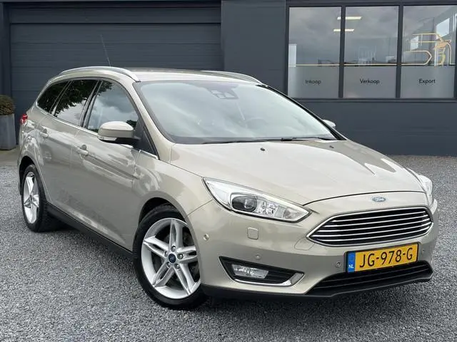 Ford Focus Wagon 1.5 Titanium Edition 1e Eigenaar,150pk,Navi,Camera,6 Bak,Stoelverw,Stuurverw,Leder,...