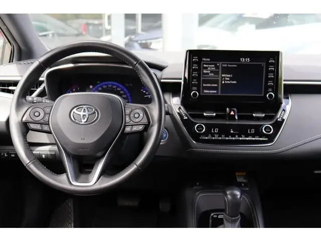Toyota Corolla Touring Sports 1.8 Hybrid Dynamic Trekhaak, Allseason banden
