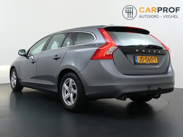 Volvo V60 2.0 D2 Momentum Business Schuifdak | Trekhaak | Automaat